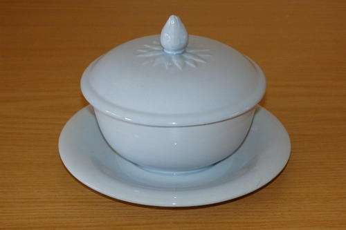 A FANTASTIC VINTAGE PALE BLUE "WEDGWOOD" "SUMMER SKY" LIDDED AND PLATED BOWL IN GREAT CONDITION