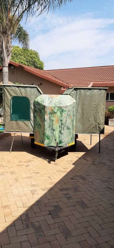 CAMPER/Caravan with optional extra Gazebo