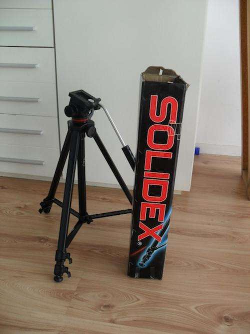 SHOP DEMO TRIPOD EXTENDS TO OVER 2M!!!