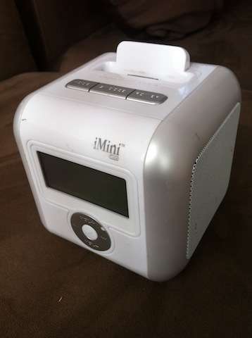 iMINI CUTE IPHONE IPOD DOCKING APPLE SOUND SYSTEM by OZAKI!!! R1 NO RESRVE!!