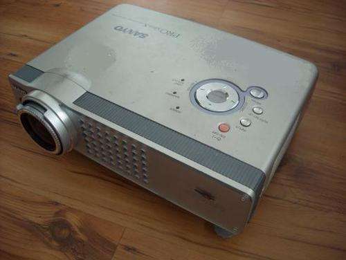 SANYO REAR PROJECTOR!!! R1 NO RESERVE