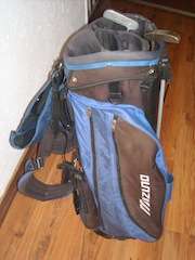 MIZUNO GOLF BAG WITH A FEW RANDOM CLUBS!! R1 NO RESERVE!!