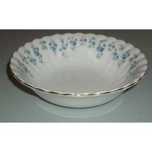 1X ROYAL ALBERT TEA CUP SAUCER MEMORY LANE