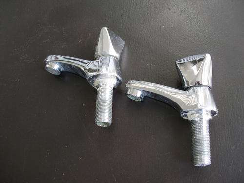 Set of COBRA basin taps