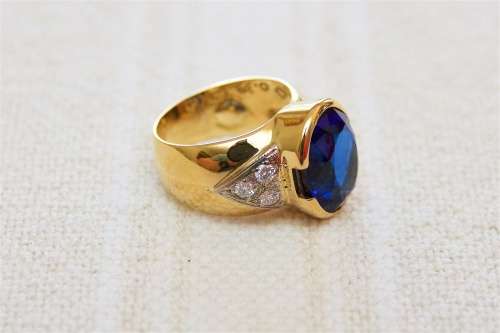 TANZANITE AND DIAMOND DRESS RING IN 18ct