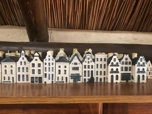 KLM HOUSES