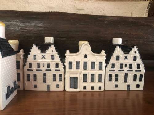 KLM HOUSES
