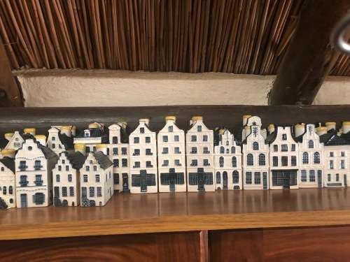 KLM HOUSES