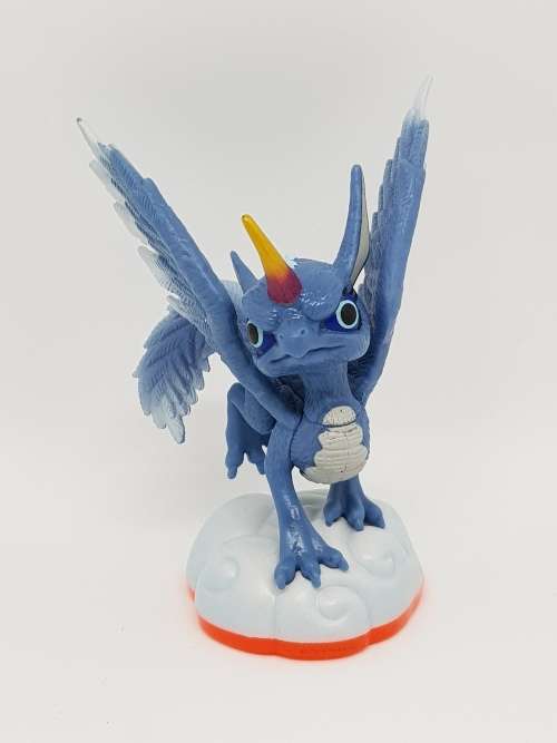 Skylanders Giants  Whirlwind Character + Trading Card + Sticker Set  Brand New