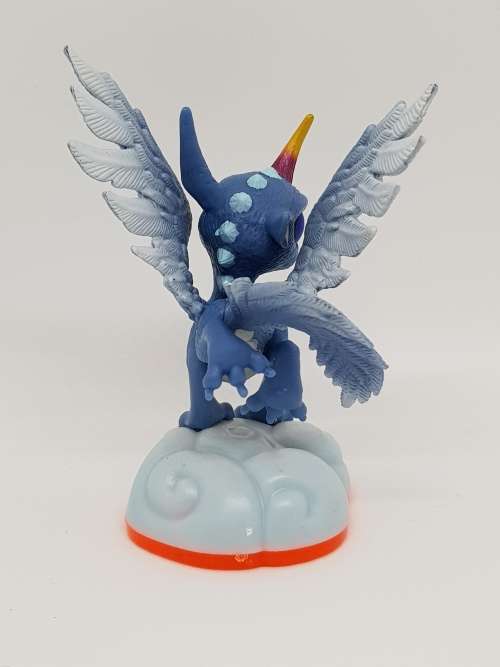 Skylanders Giants  Whirlwind Character + Trading Card + Sticker Set  Brand New