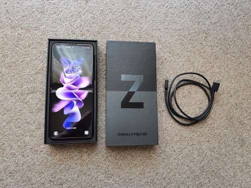 Samsung z flip 3 256gb 5G, with box and original type c cable