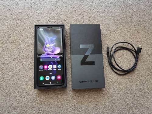Samsung z flip 3 256gb 5G, with box and original type c cable