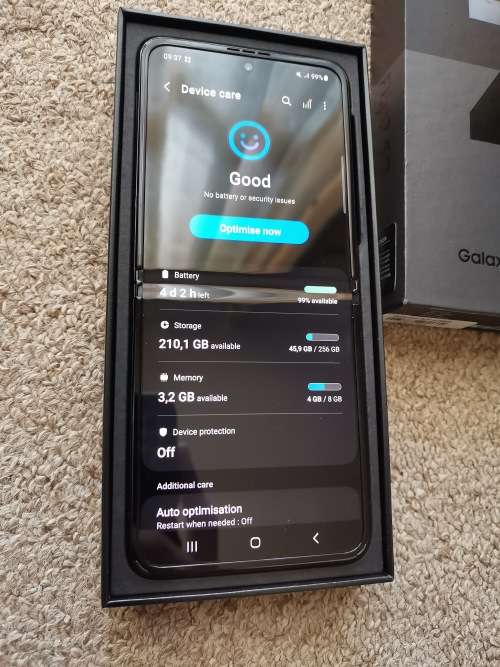 Samsung z flip 3 256gb 5G, with box and original type c cable