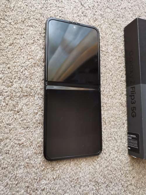 Samsung z flip 3 256gb 5G, with box and original type c cable