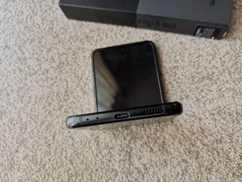Samsung z flip 3 256gb 5G, with box and original type c cable