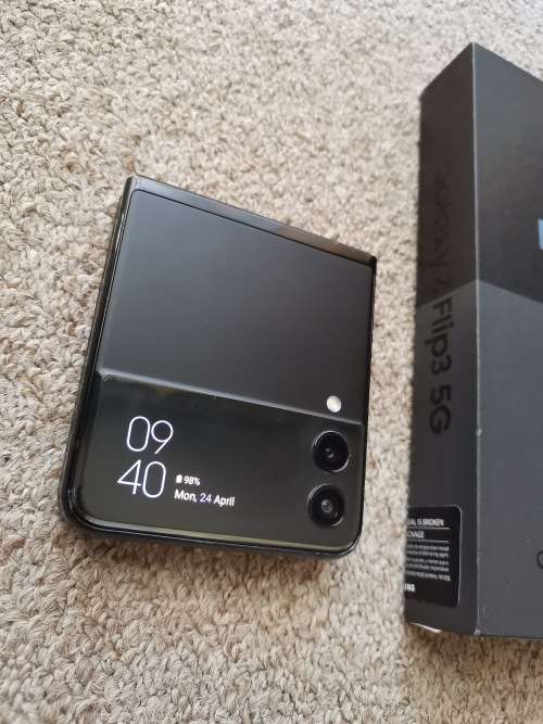 Samsung z flip 3 256gb 5G, with box and original type c cable