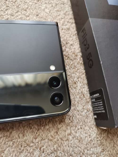 Samsung z flip 3 256gb 5G, with box and original type c cable