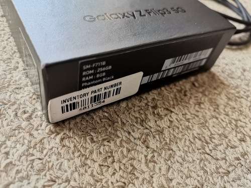 Samsung z flip 3 256gb 5G, with box and original type c cable