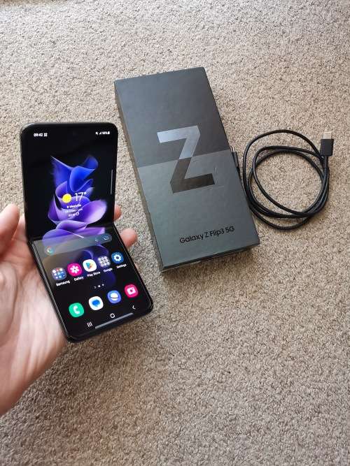 Samsung z flip 3 256gb 5G, with box and original type c cable