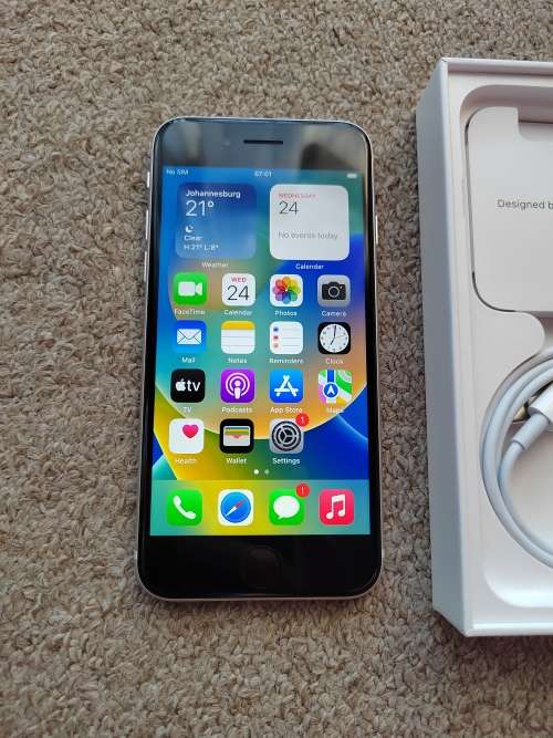 iPhone SE 2022 64gb like brand new, 100% battery health, no scratches or cracks