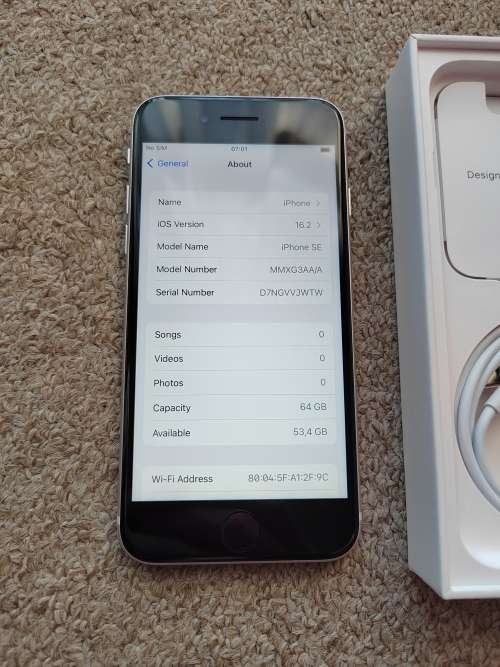 iPhone SE 2022 64gb like brand new, 100% battery health, no scratches or cracks