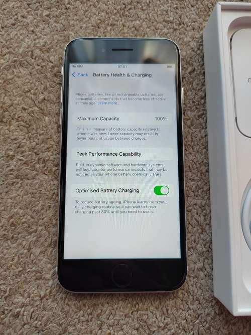 iPhone SE 2022 64gb like brand new, 100% battery health, no scratches or cracks
