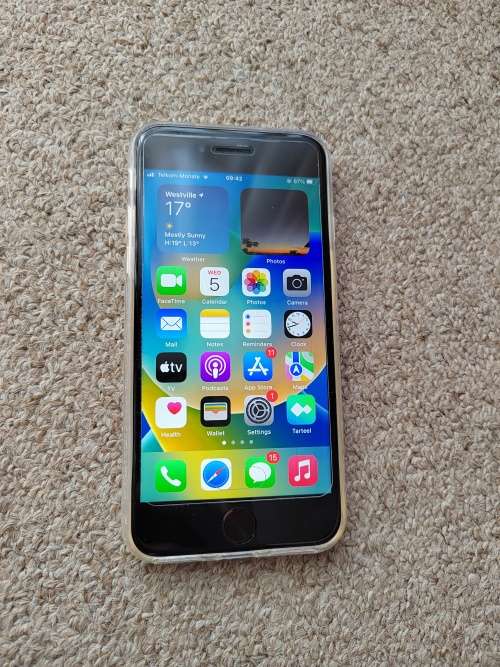 iPhone SE 2022 64gb like brand new, 100% battery health, no scratches or cracks