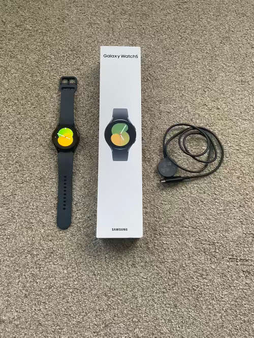 Samsung Galaxy Watch 5 Bt 40mm Excellent condition with box and charger