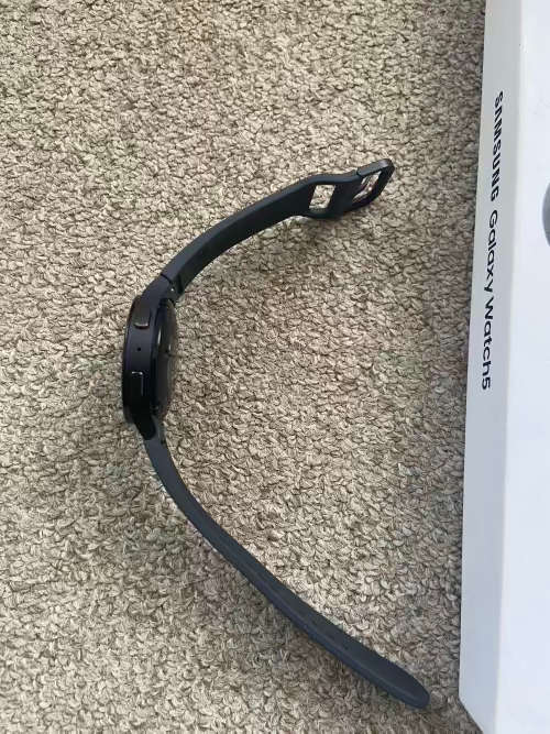 Samsung Galaxy Watch 5 Bt 40mm Excellent condition with box and charger