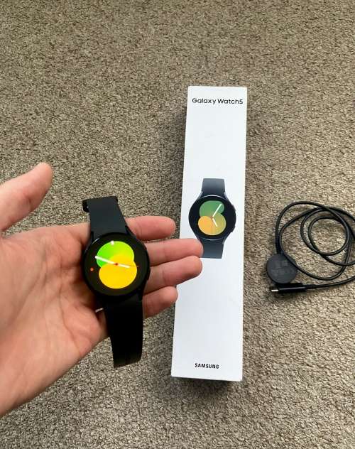 Samsung Galaxy Watch 5 Bt 40mm Excellent condition with box and charger