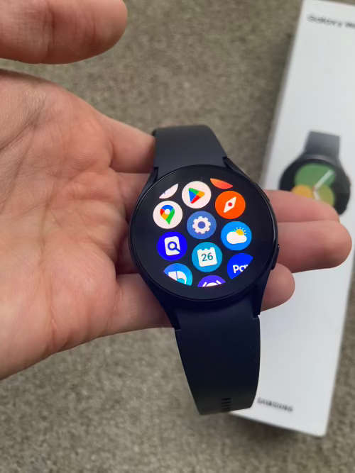 Samsung Galaxy Watch 5 Bt 40mm Excellent condition with box and charger