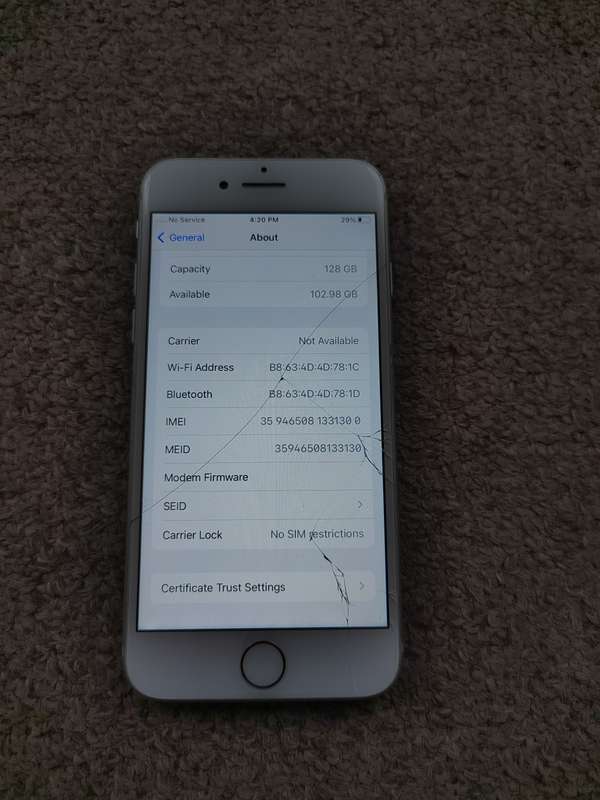 iPhone 7 128gb cracked screen WiFi only
