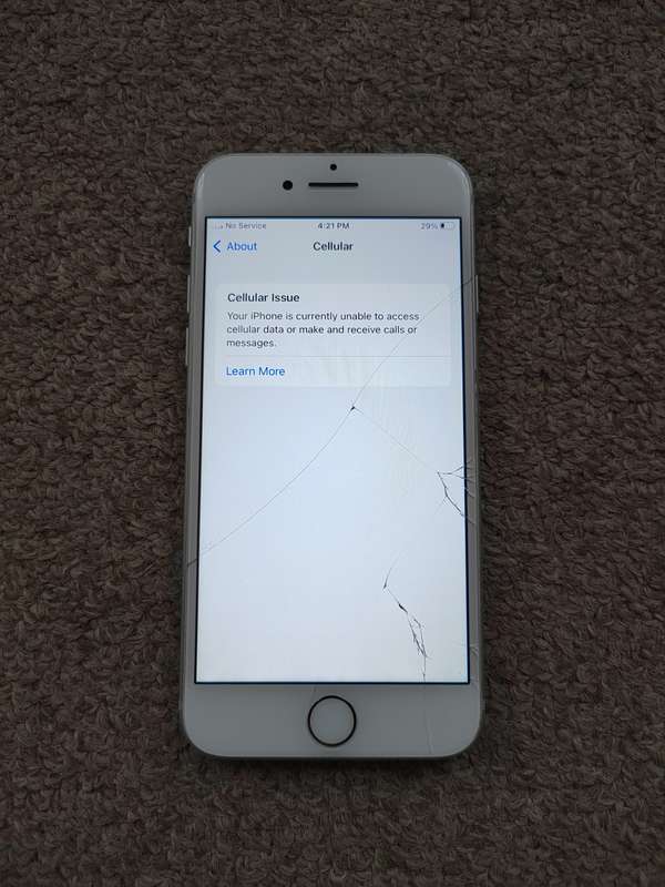 iPhone 7 128gb cracked screen WiFi only