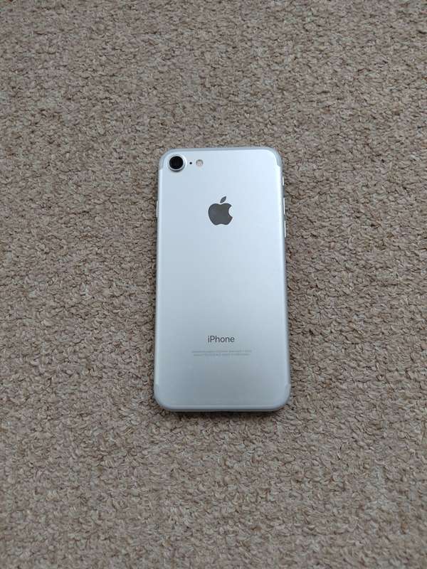iPhone 7 128gb cracked screen WiFi only