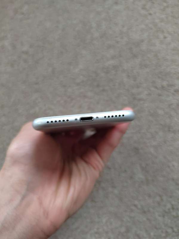 iPhone 7 128gb cracked screen WiFi only