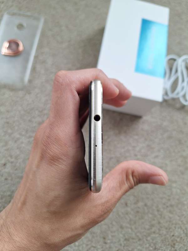 Huawei nova 1 32gb dual sim with box and accessories