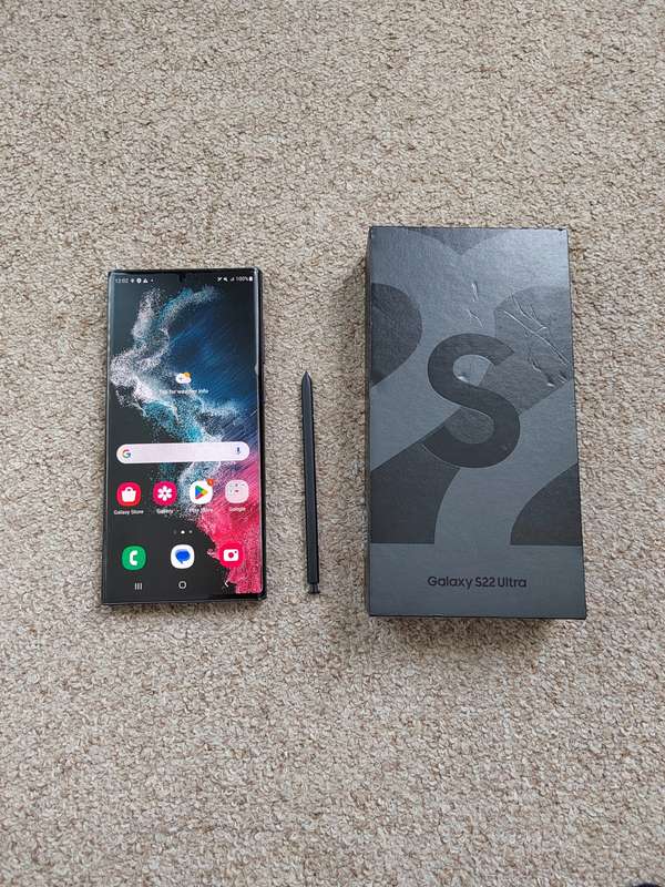 Samsung S22 Ultra 5G 256gb Dual SIM 12gb ram excellent condition with box and original s pen