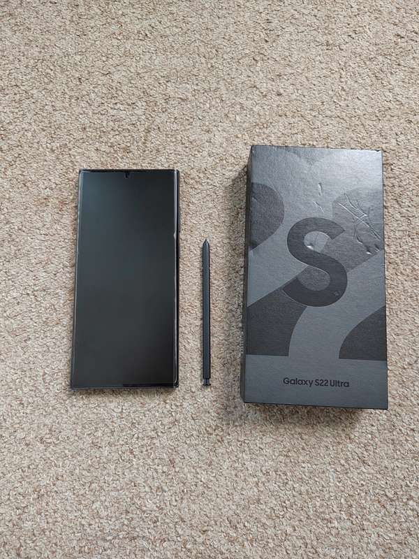 Samsung S22 Ultra 5G 256gb Dual SIM 12gb ram excellent condition with box and original s pen