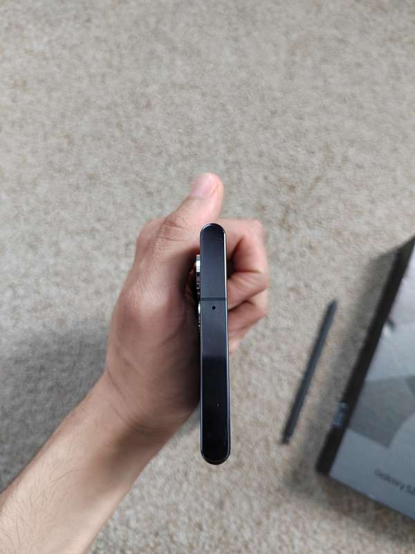 Samsung S22 Ultra 5G 256gb Dual SIM 12gb ram excellent condition with box and original s pen