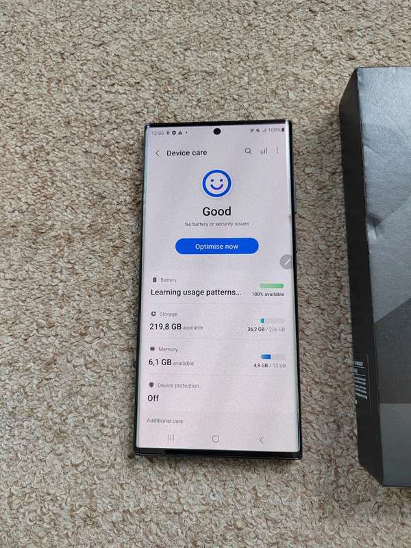 Samsung S22 Ultra 5G 256gb Dual SIM 12gb ram excellent condition with box and original s pen