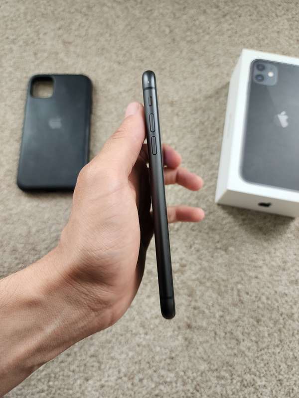 iPhone 11 128gb good condition with box and cover