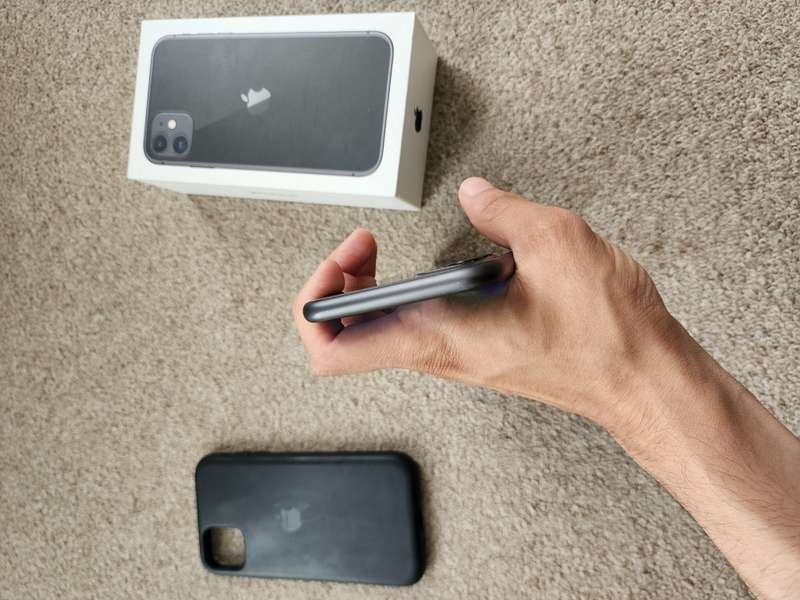 iPhone 11 128gb good condition with box and cover