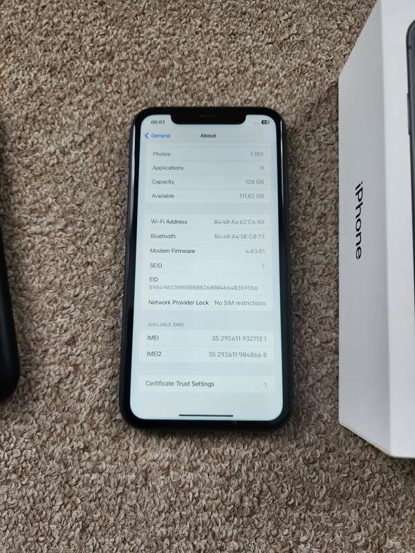 iPhone 11 128gb good condition with box and cover