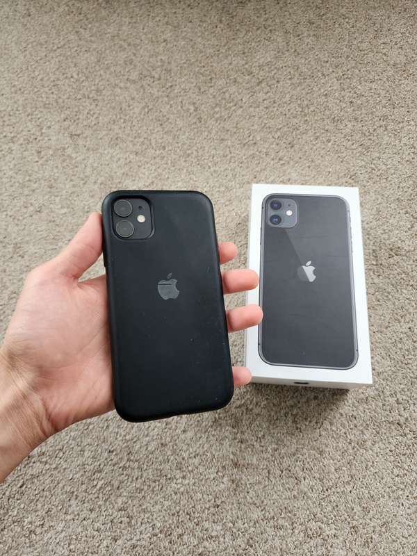 iPhone 11 128gb good condition with box and cover
