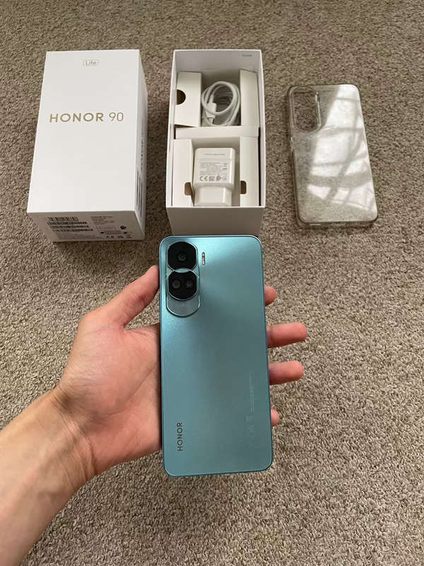 Honor 90 Lite 5G 256gb 13 gb ram dual sim WITH GOOGLE. Excellent condition with box and original cha