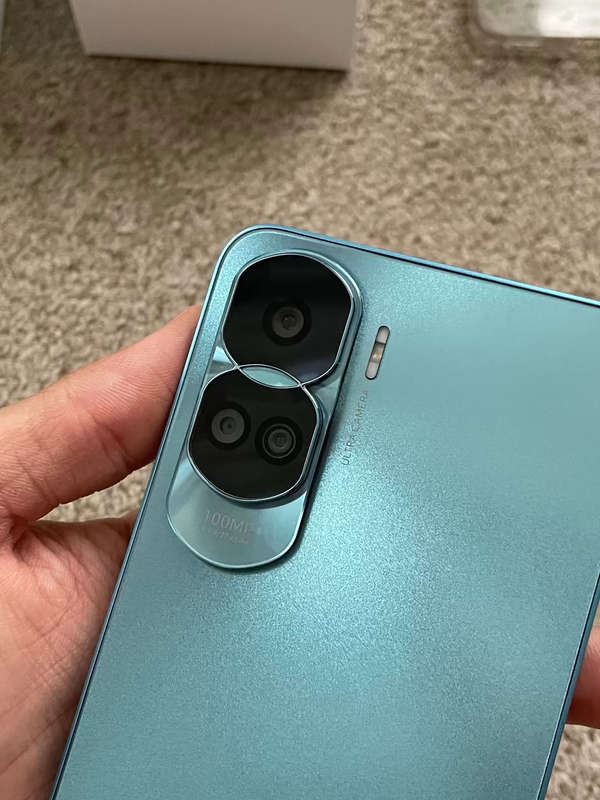 Honor 90 Lite 5G 256gb 13 gb ram dual sim WITH GOOGLE. Excellent condition with box and original cha