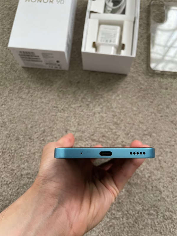 Honor 90 Lite 5G 256gb 13 gb ram dual sim WITH GOOGLE. Excellent condition with box and original cha