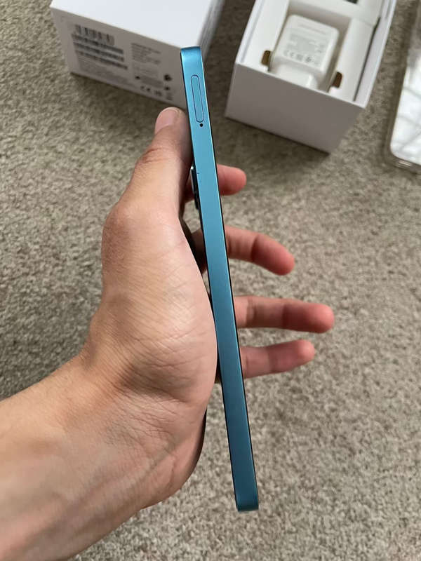 Honor 90 Lite 5G 256gb 13 gb ram dual sim WITH GOOGLE. Excellent condition with box and original cha