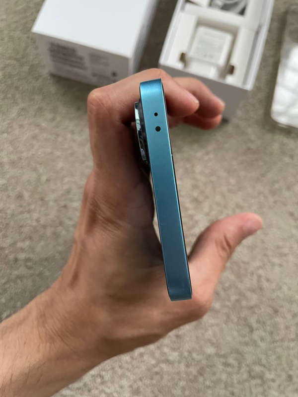 Honor 90 Lite 5G 256gb 13 gb ram dual sim WITH GOOGLE. Excellent condition with box and original cha