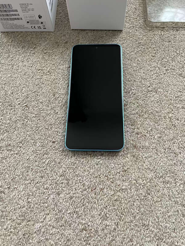 Honor 90 Lite 5G 256gb 13 gb ram dual sim WITH GOOGLE. Excellent condition with box and original cha